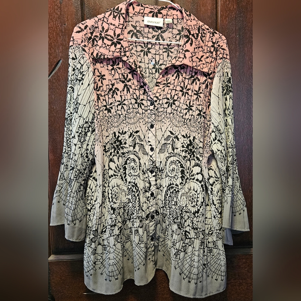 🪷 Ravishing Avenue Long Flouncy Sleeves on this Colorful Blouse 👚